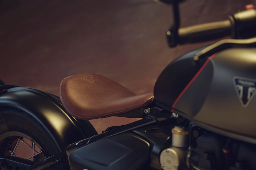 אופנוע בובר עם אביזרים מקוריים - Bobber 1200