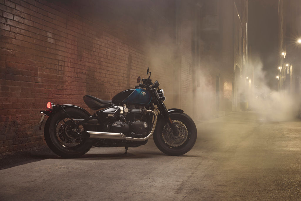 אופנוע בובר 1200 סמ״ק בנסיעה - Bobber 1200