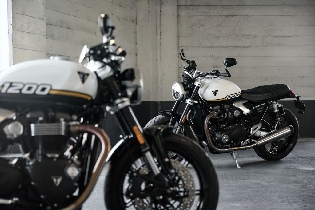 אופנוע רטרו 1200 סמ״ק בנסיעה - Speed Twin 1200