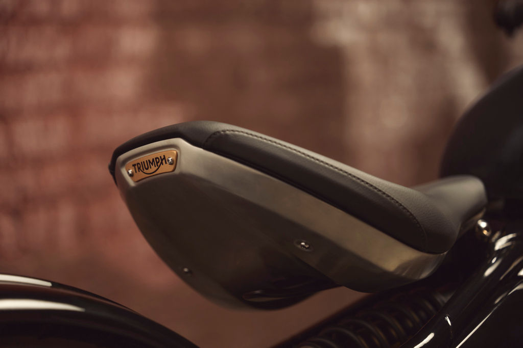מנוע ולוח שעונים של Bobber 1200 - אופנוע בובר 1200 סמ״ק