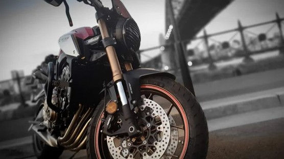 אופנוע הונדה CB650R בצילום מקרוב