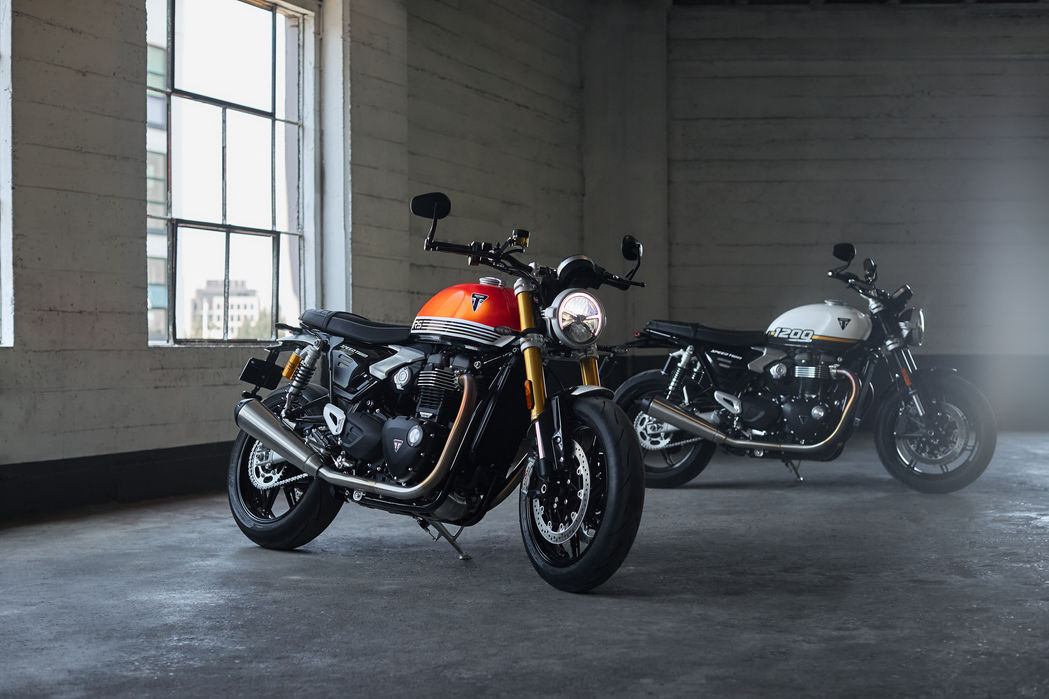 אופנוע רטרו ספורטיבי 1200 סמ״ק בנסיעה - Speed Twin 1200 RS