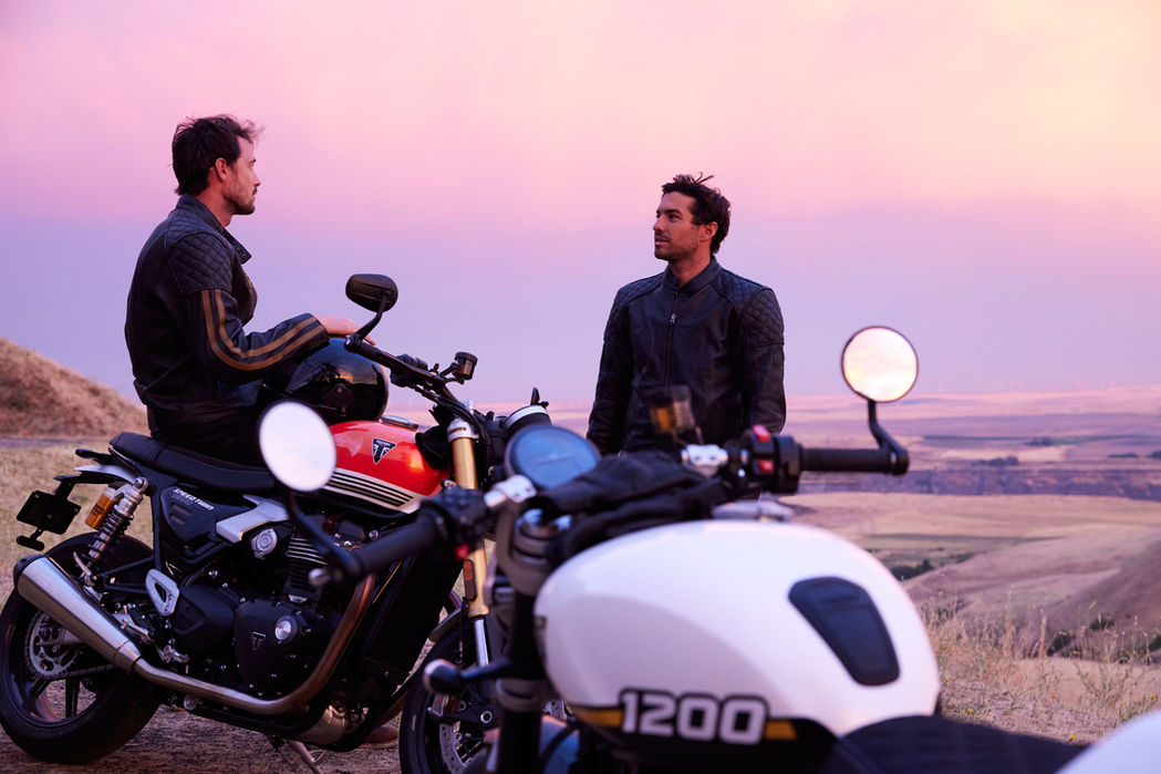 אופנוע רטרו ספורטיבי עם אביזרים מקוריים - Speed Twin 1200 RS