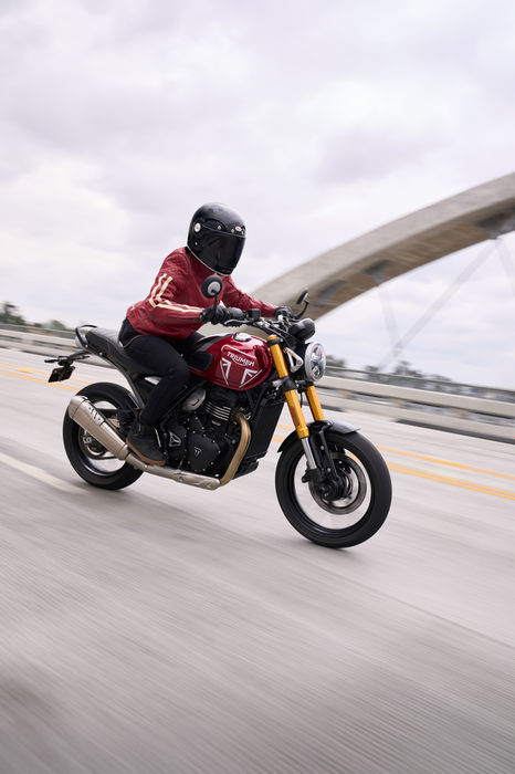 אופנוע רטרו במשקל 170 ק״ג - Speed 400