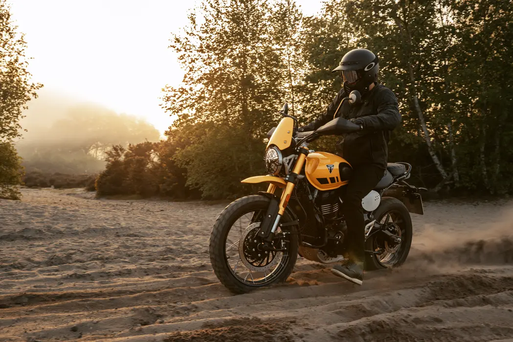 סקרמבלר שטח עם אביזרים מקוריים - Scrambler 400 XC