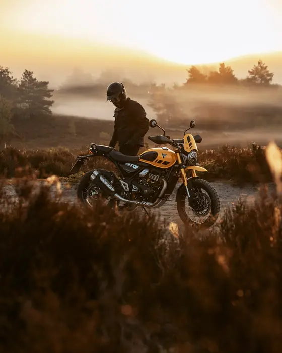 סקרמבלר שטח 398 סמ״ק - Scrambler 400 XC, מבט אחורי