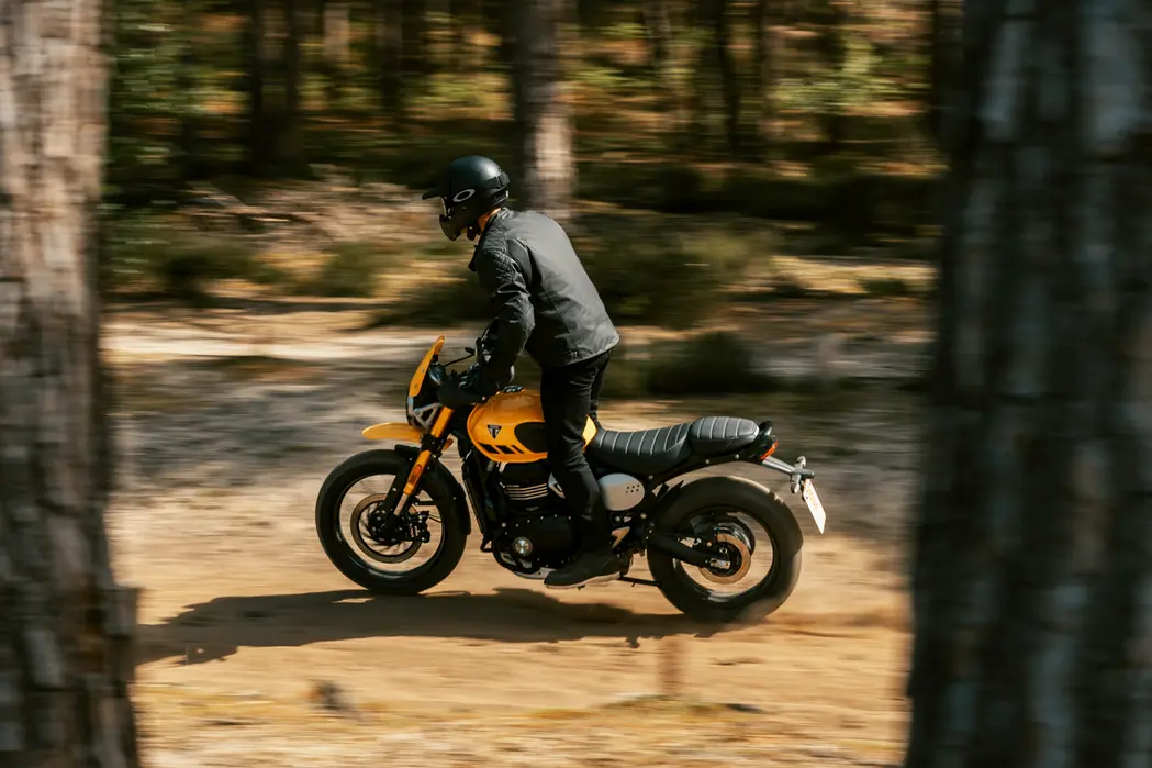 רכיבה על סקרמבלר שטח - Scrambler 400 XC לרישיון A1